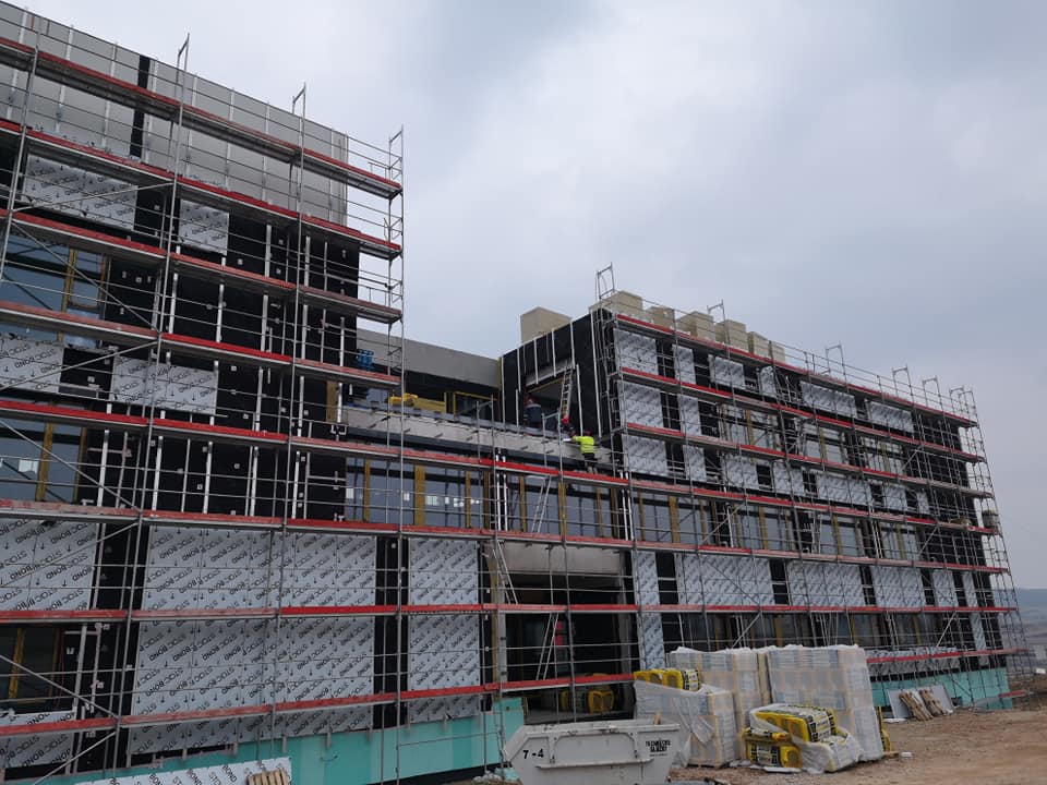 Odvetraná fasáda v Levoči (Helske)