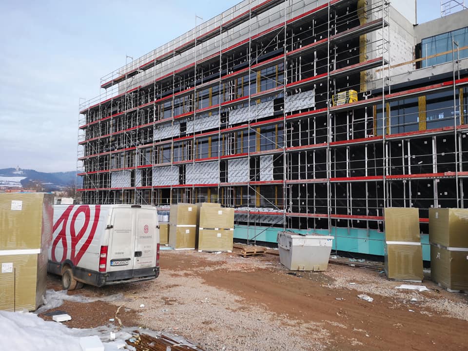 Odvetraná fasáda v Levoči (Helske)